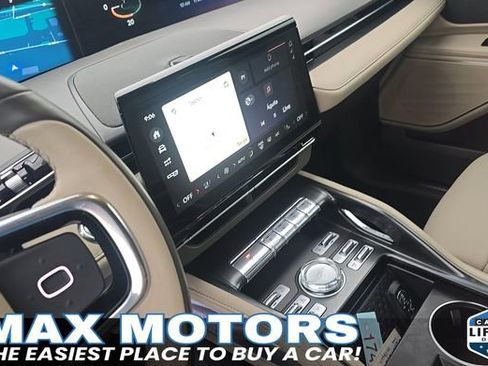 Used 2024 Lincoln Nautilus Premier AWD/4WD image 14