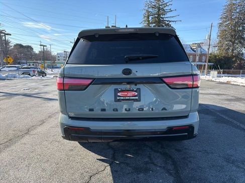 Used 2024 Toyota Sequoia Platinum image 7