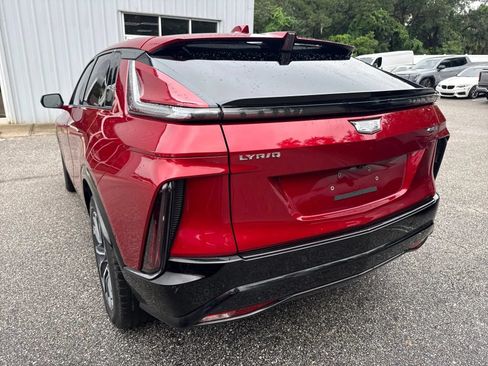 Used 2024 Cadillac Lyriq Sport RWD image 10