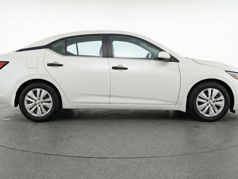 Used 2025 Nissan Sentra S FWD image 11