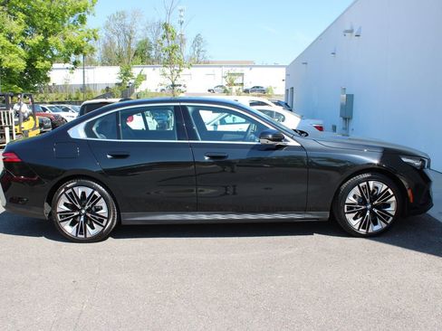 Used 2026 BMW 530i xDrive w/ Premium Package AWD/4WD image 32