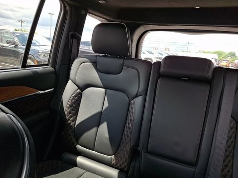 Used 2023 Jeep Grand Cherokee Summit AWD/4WD image 19