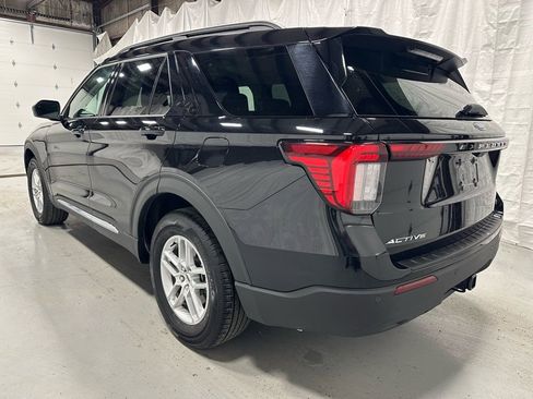 Used 2025 Ford Explorer Active image 5