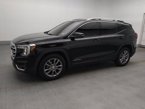 Used 2023 GMC Terrain SLT FWD image 2