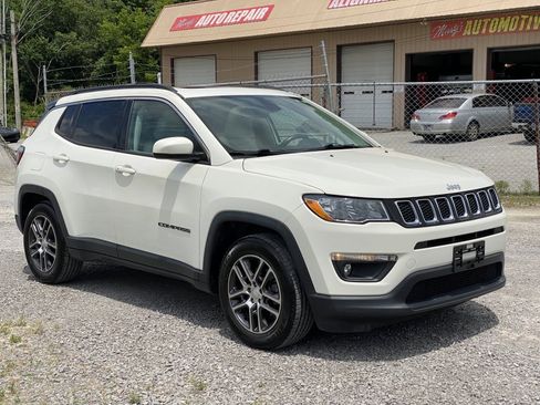 Used 2019 Jeep Compass Latitude FWD image 2