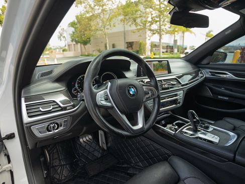 Used 2018 BMW 740i RWD image 11