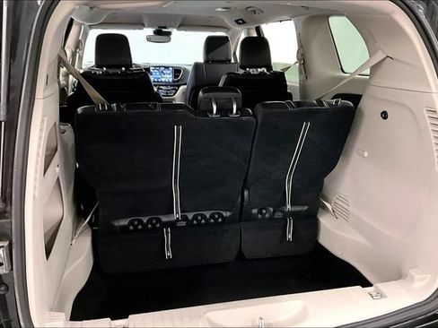 Used 2023 Chrysler Pacifica Touring-L FWD image 38