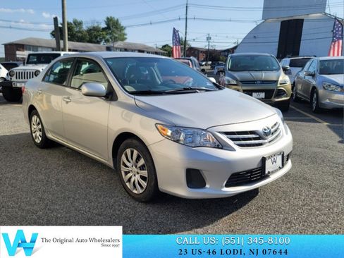Used 2013 Toyota Corolla LE FWD image 1