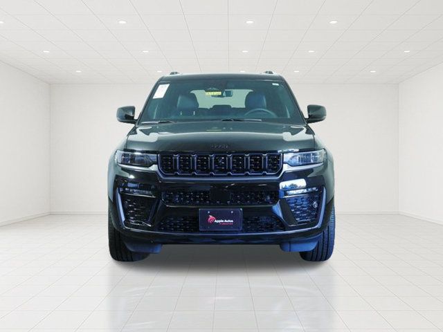 Used 2026 Jeep Grand Cherokee Limited AWD/4WD image 2