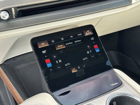 Certified 2026 Cadillac Vistiq Sport image 22