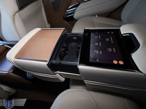 Used 2024 Land Rover Range Rover SV image 26