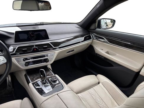 Used 2017 BMW 750i xDrive AWD/4WD image 25