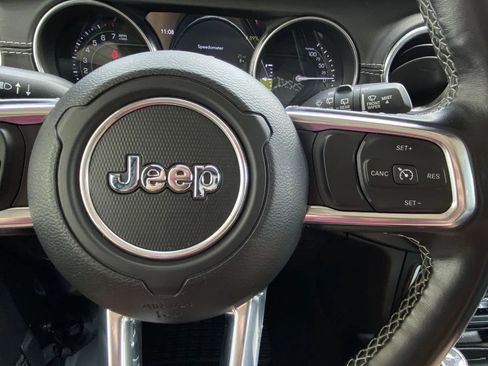Used 2021 Jeep Wrangler Unlimited Sahara w/ Cold Weather Group AWD/4WD image 15