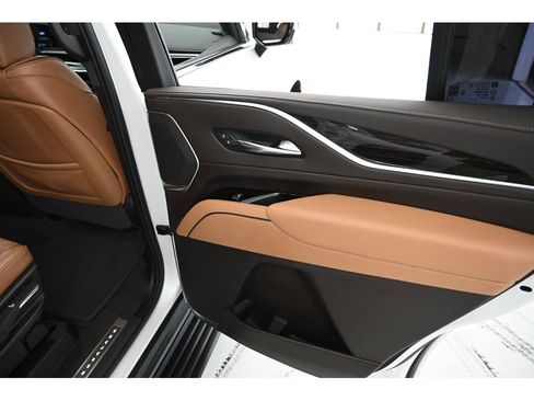 Used 2022 Cadillac Escalade Premium Luxury w/ Performance Package image 18