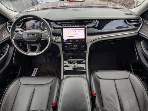 Used 2024 Jeep Grand Cherokee Limited w/ Luxury Tech Group II image 16