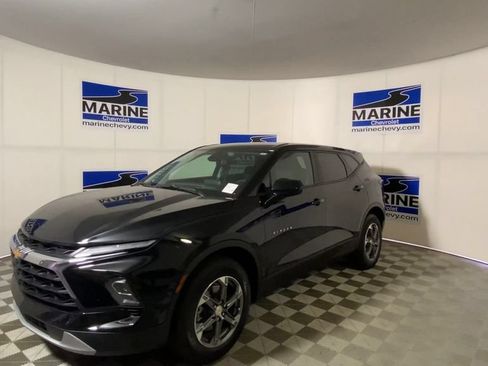 Used 2025 Chevrolet Blazer LT FWD image 6