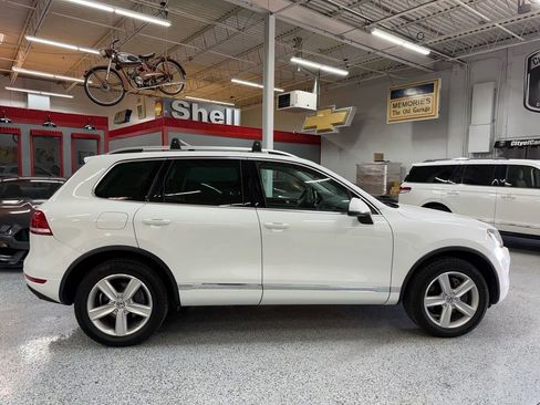Used 2014 Volkswagen Touareg Hybrid AWD/4WD image 6