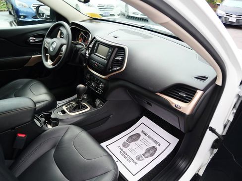 Used 2017 Jeep Cherokee Sport AWD/4WD image 26
