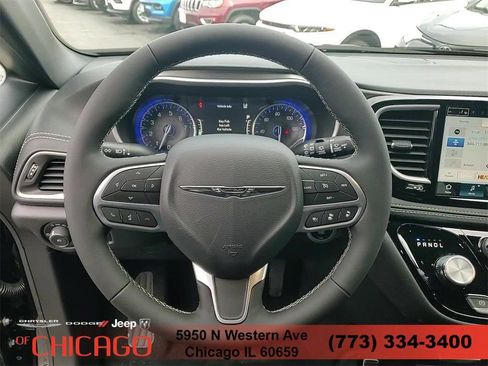 New 2025 Chrysler Pacifica Select AWD/4WD image 16