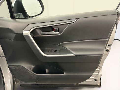 Used 2025 Toyota RAV4 XLE image 35