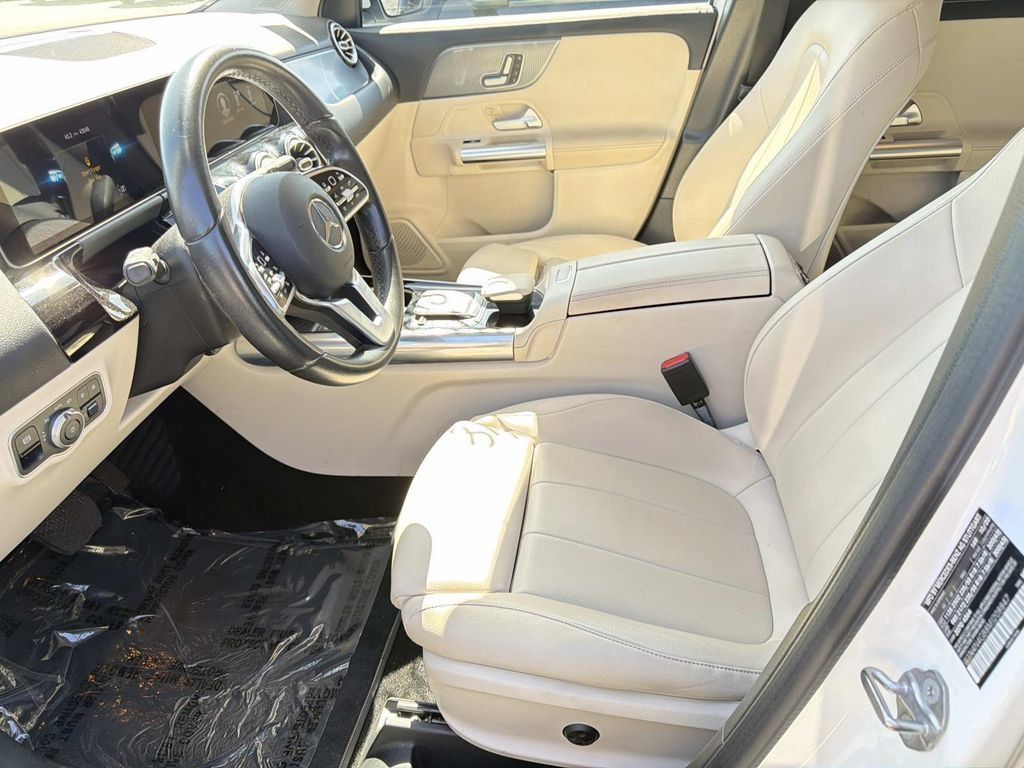Used 2021 Mercedes-Benz GLA 250 w/ Premium Package image 17