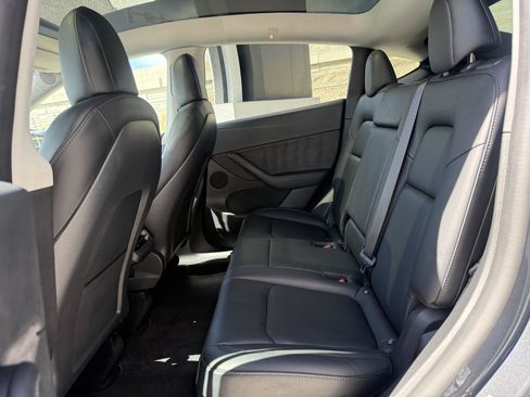 Used 2022 Tesla Model Y Performance AWD/4WD image 16
