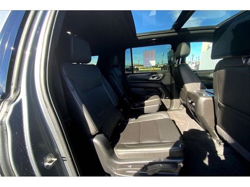 Used 2022 Chevrolet Suburban Z71 w/ Z71 Off-Road Package image 28