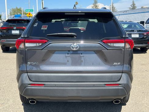 Used 2023 Toyota RAV4 XLE Premium FWD image 5