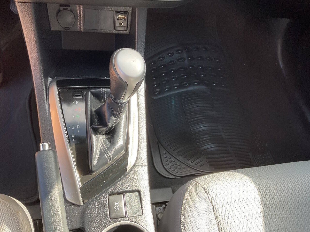 Used 2016 Toyota Corolla LE FWD image 15