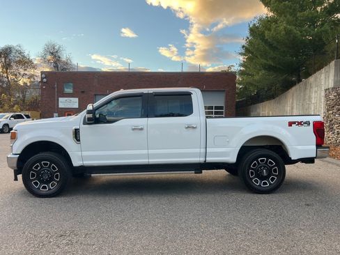 Used 2022 Ford F350 XLT w/ XLT Premium Package image 2