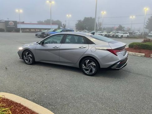 Used 2025 Hyundai Elantra SEL FWD image 4