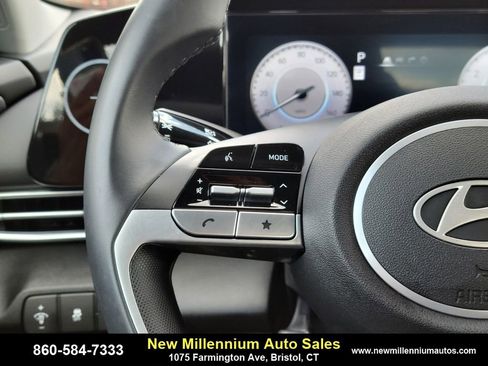 Used 2025 Hyundai Elantra SEL image 28