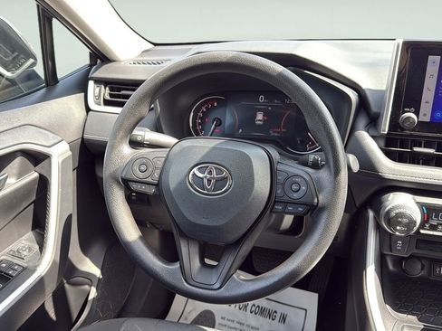Used 2025 Toyota RAV4 XLE AWD/4WD image 13