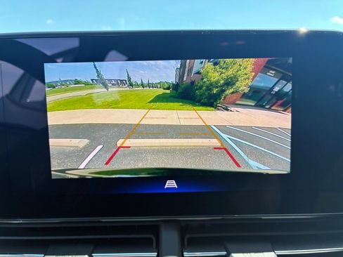 Used 2025 Chevrolet Trax LT w/ LT Convenience Package FWD image 22