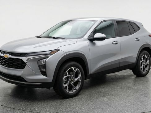 Used 2025 Chevrolet Trax LT image 3