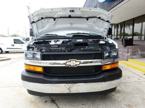 Used 2024 Chevrolet Express 2500 w/ Driver Convenience Package image 8