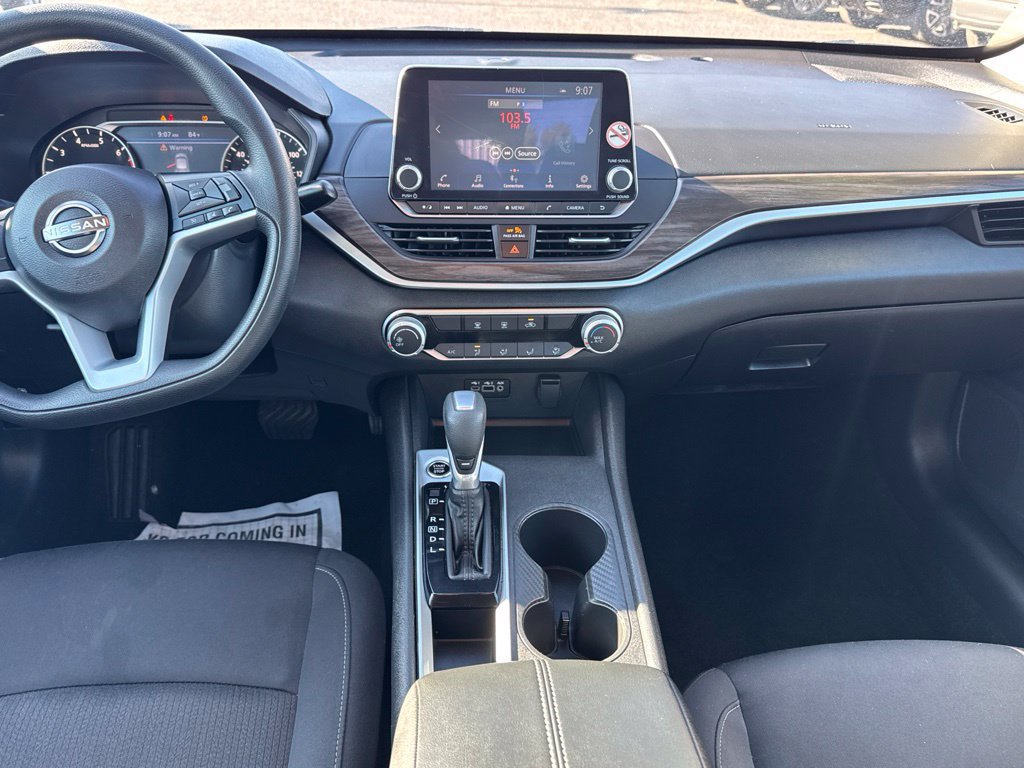 Used 2025 Nissan Altima 2.5 SV FWD image 17