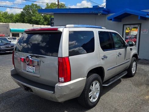 Used 2007 Cadillac Escalade AWD w/ Information Package image 4