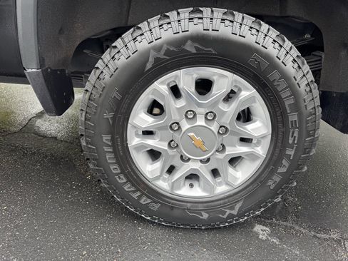 Used 2021 Chevrolet Silverado 3500 LTZ w/ LTZ Convenience Package image 11