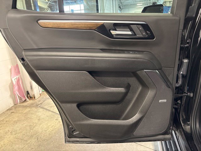 Used 2026 Chevrolet Tahoe High Country AWD/4WD image 33