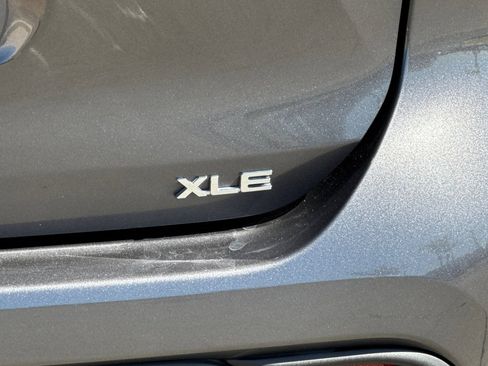 Used 2024 Toyota Highlander XLE AWD/4WD image 32