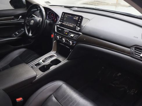Used 2019 Honda Accord Touring image 10