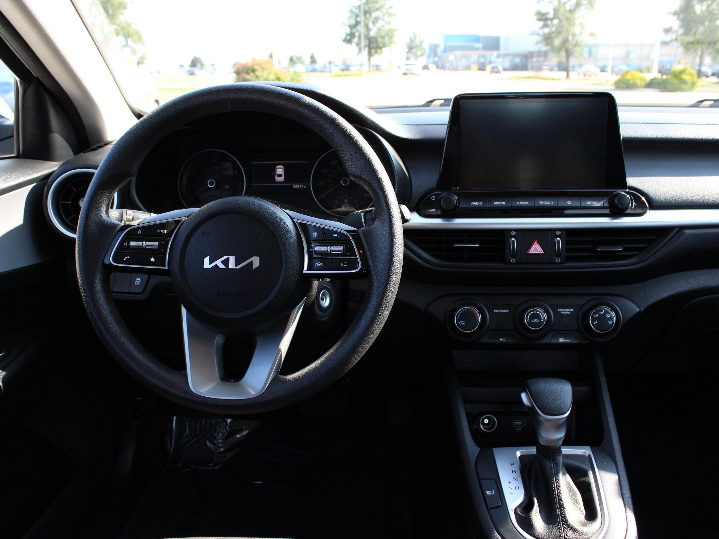 Used 2024 Kia Forte LXS w/ LXS Technology Package FWD image 14