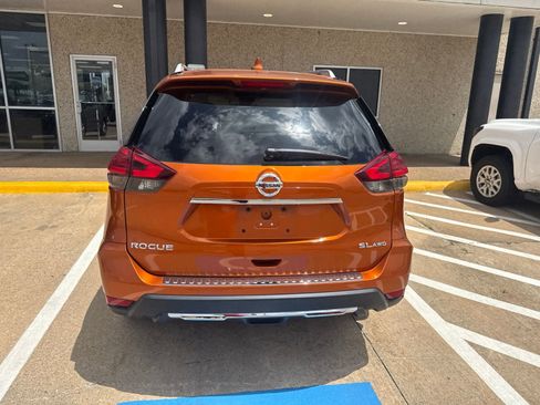Used 2017 Nissan Rogue SL w/ SL Premium Package AWD/4WD image 6