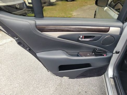 Used 2015 Lexus LS 460 w/ Comfort Package RWD image 28