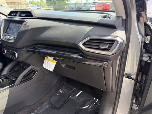 Used 2023 Chevrolet TrailBlazer LT FWD image 17