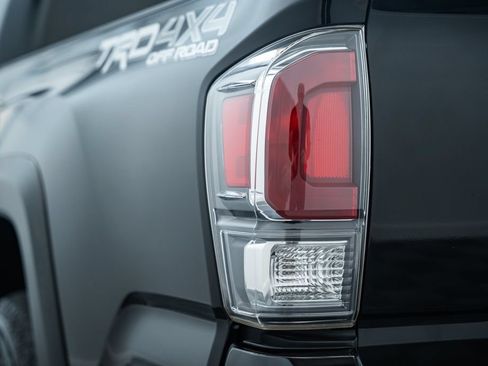 Used 2020 Toyota Tacoma TRD Off-Road w/ Technology Package AWD/4WD image 8