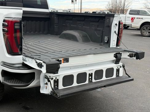 Used 2024 GMC Sierra 2500 AT4 w/ AT4 Premium Plus Package image 9