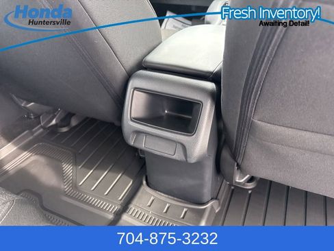 Used 2023 Honda HR-V LX image 15