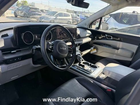 Used 2024 Kia Carnival EX FWD image 5